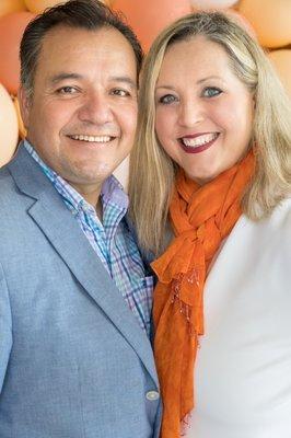 Pastor Antonio Muñoz y su esposa, Becky