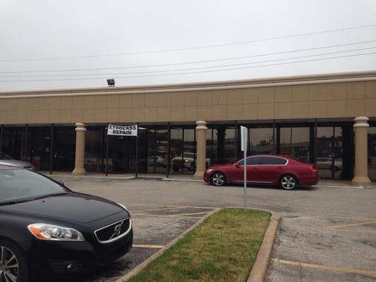 Business is located to the right of the eyeglass sign -- good luck finding it!