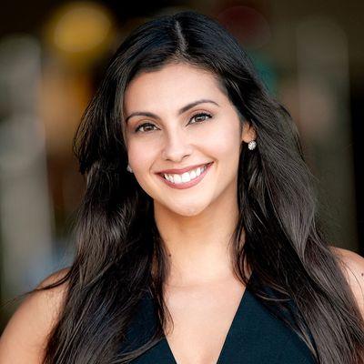 Modeling headshot of beautiful brunette woman.