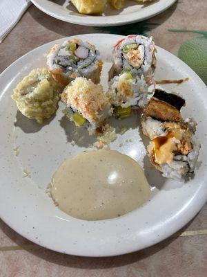 Various California rolls.