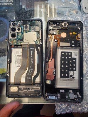 S20 plus internals on the left.... S9 Plus Replacement screen on the Right... the joy of receiving the wrong  part...