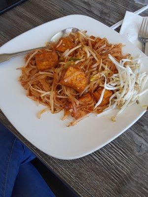 Pad thai..with tofu & veggies