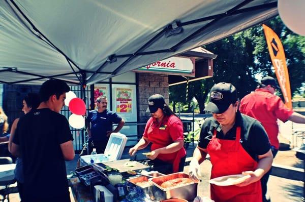 Gran Celebración de Memorial Day, en Mercado California !  Tacos por un dólar.