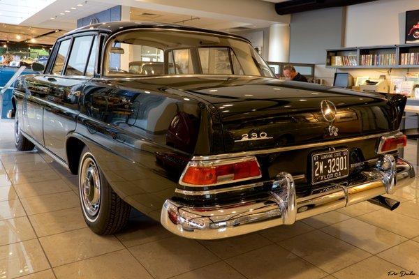 1968 Mercedes Benz 230 rear 3/4 left