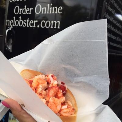 Maine Lobster Truck: Connecticut Roll