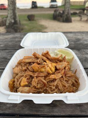 Chicken pad thai