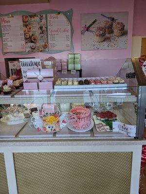 So many cute designs and cakes, cupcakes and more!