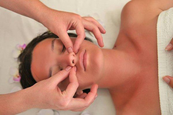 Sinus Relief Therapy with Essential oils