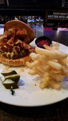 Jalapino burger. It tasted good, and you may have better plating when they are not so busy.