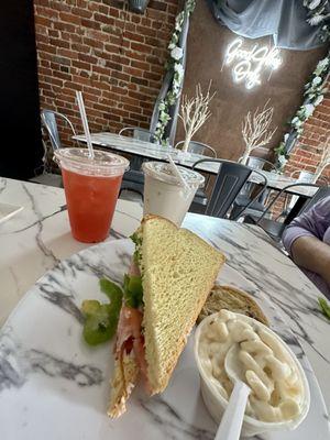 The Italian, macaroni salad, raspberry tea, and horchata chai iced (delicious).