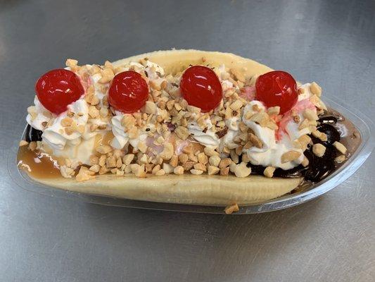 Fully customizable banana splits! You choose your ice creams, and your syrups!