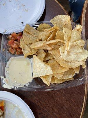 Chips with queso, salsa