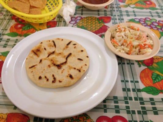 Pollo y queso pupusa