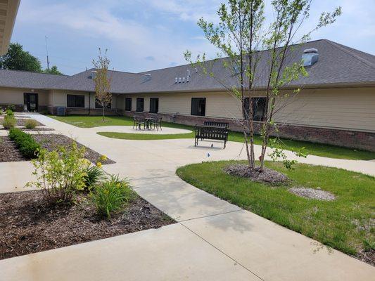 Hampton Manor of Bloomfield Hills - Courtyard