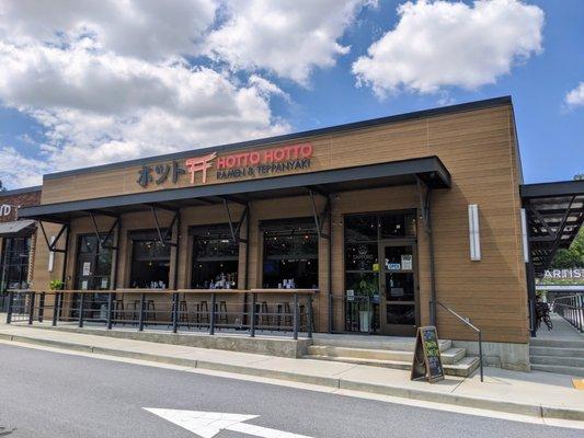 Hotto Hotto Ramen and Teppanyaki restaurant storefront. I took this photo on September 5, 2020.