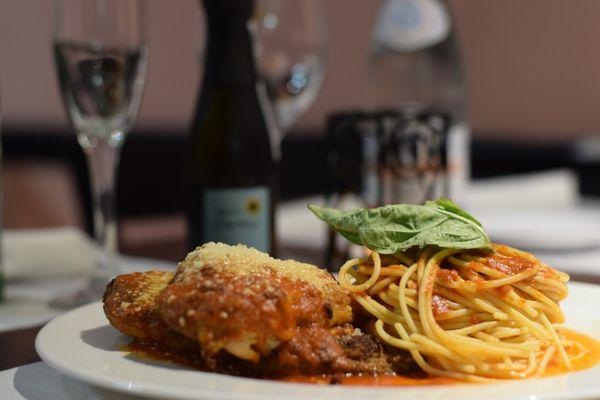 Pollo alla Parmigiana
 Chicken Parmesan, tomato sauce, mozzarella, Parmigiano Reggiano, over spaghetti pasta.