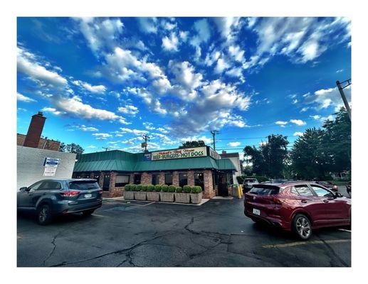 Parking @ Michael's Beef House. W North Ave OakPark IL Italian Beef Burgers HotDogs Ribs Gyros Salads Sandwiches. Great Fast Service!Cool!