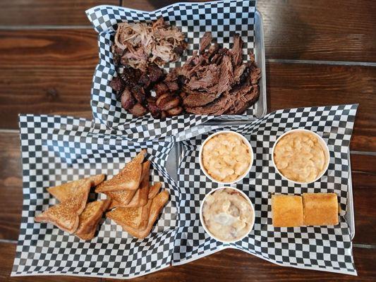 Family plate: pulled pork, bone in brisket & brisket