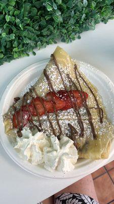 Nutella & strawberry crepe