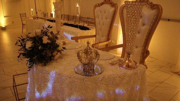 The Bride & Groom table was missing chargers.