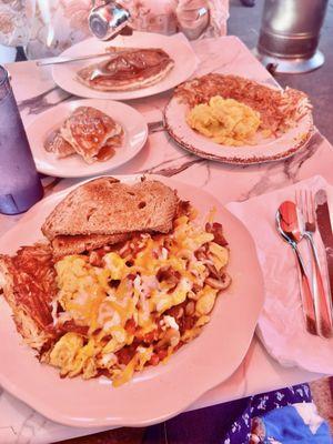 Scramble with toast & hashbrowns