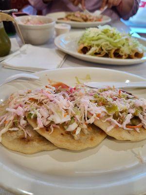 Pupusas de frijoles con queso mmmm