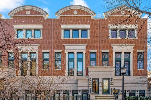 The Pointe Townhomes in Lincoln Park