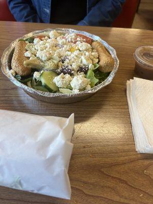 Greek salad . N sub