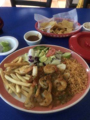 "Jarocho" Fish Filete (under Shrimp) 5 Shrimp  Super delicious sauce on top