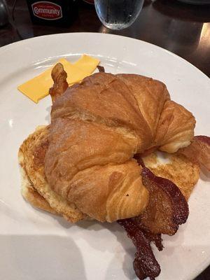 Egg and bacon on a croissant