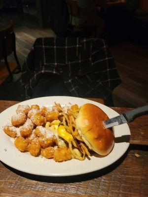 Bacon mac and cheese burger