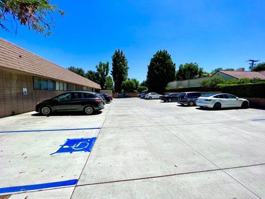 Small parking lot fills up fast but there's also street parking