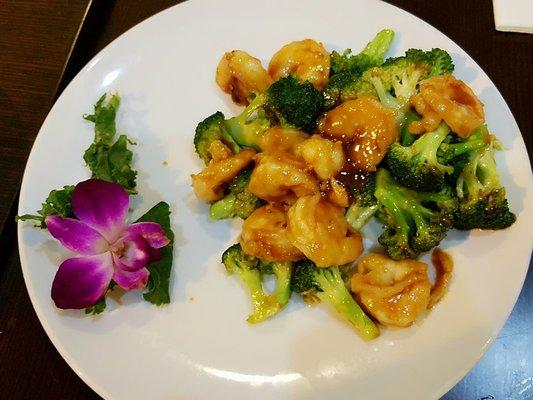 If you're a shrimp and broccoli lover then you must try this dish. I'm highly recommen this dish.