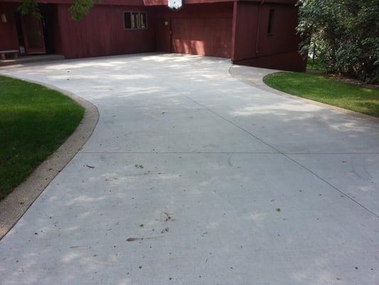 concrete driveway with exposed aggerate borders