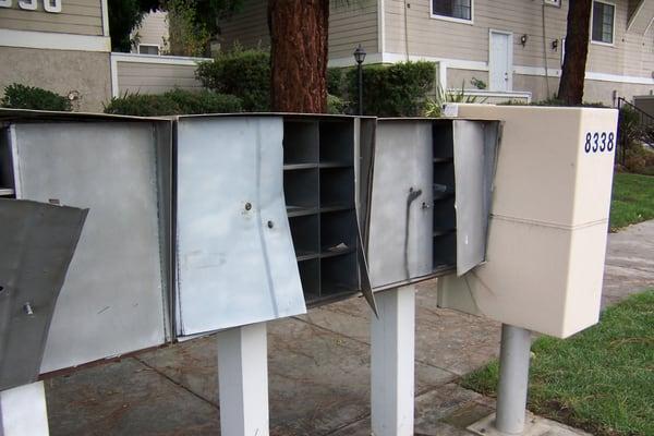 mail box vandalism  9/15/15 and B&R do nothing