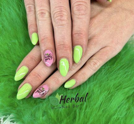 Happy Green Nails 
Natural Heathy Nails