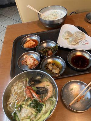 Seafood Noodles Soup Mandu