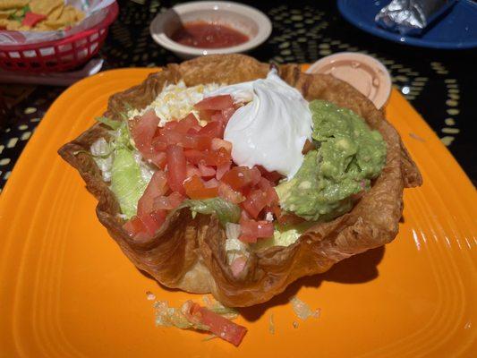 Taco salad with shredded chicken