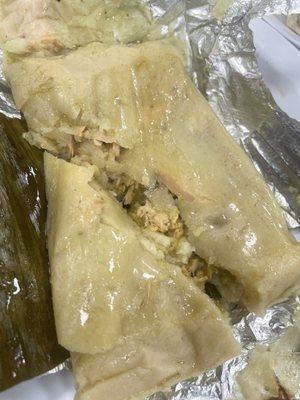 Green chili chicken tamal