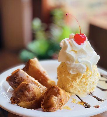 Fried banana with ice cream