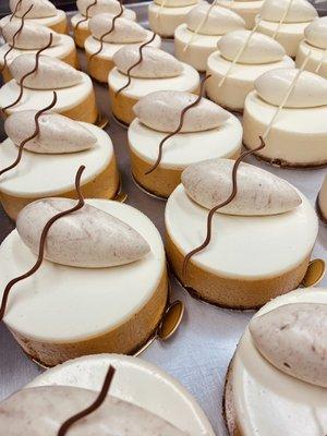 Pumpkin and vanilla cheesecakes