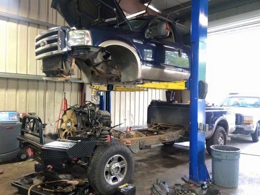 6.0L FORD POWERSTROKE DIESEL WITH CAB OFF GETTING ARP HEAD STUDS INSTALLED.