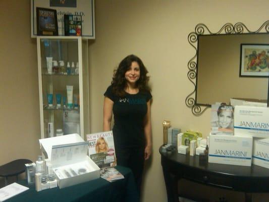 Lisa our Clinical Aesthetician is here to help you achieve your skin care goals.