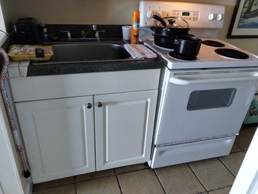 Sink an stove right directly to each other