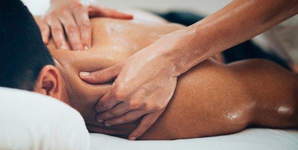 Shoulder massage and essential oil therapy