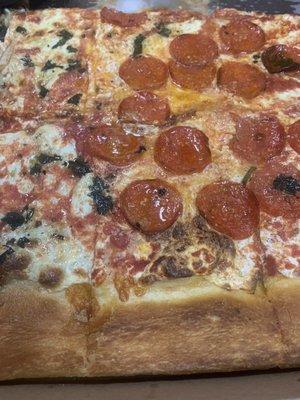 Grandma pie half pepperoni, delicious