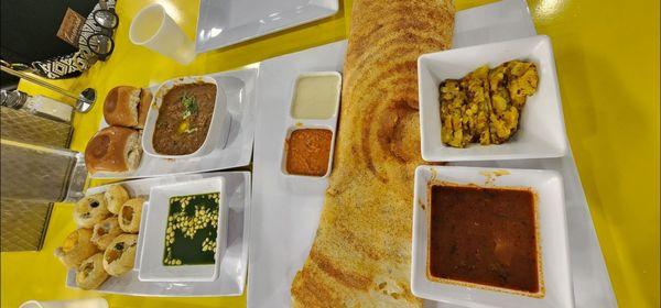 Pani puri,  curry, dosa