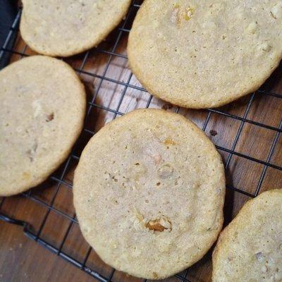 Caramel walnut cookies