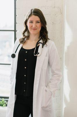 Dr. Nini Callan, ND, MS