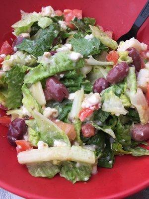 Greek salad without red peppers